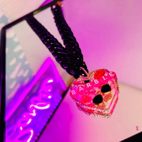 Barbie Necklace - Picture 1 of 6